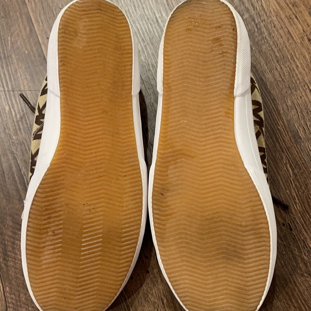 Michael kors tennis shoes gentle used! Size 7.5 - Picture 2 of 4